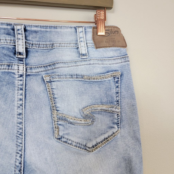 Silver Suki Skinny Jeans Mid Rise Light Blue Jeggings Ripped Knee Stretch 30 10 - Picture 8 of 12